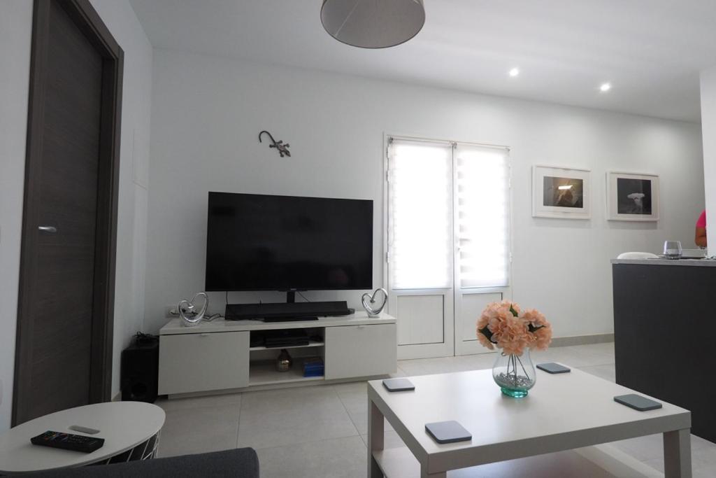 Private Apartment With Mountain And Sea Views, La Asomada, Lanzarote Tías Exteriér fotografie